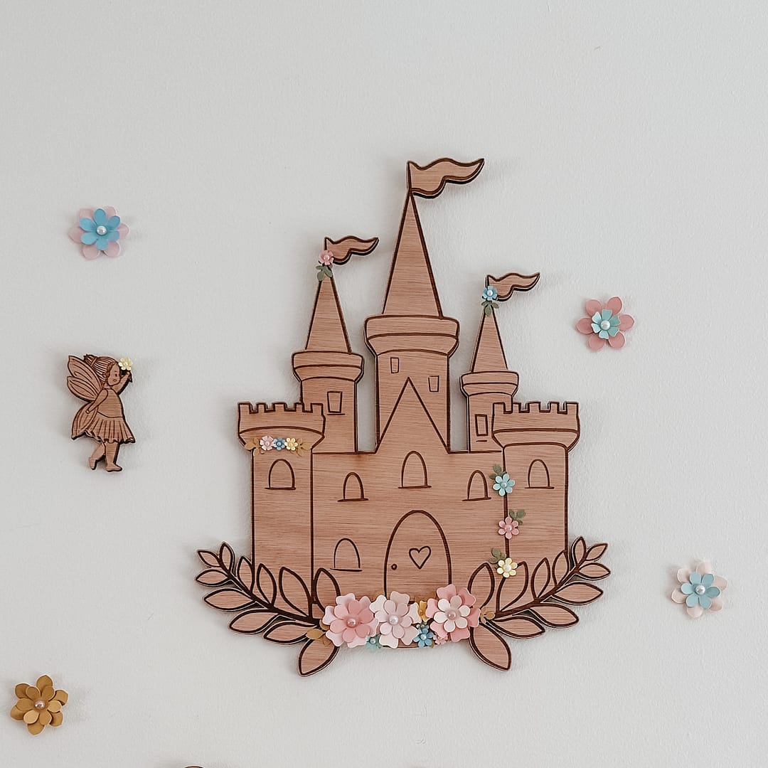 Château fleuris avec sa petite fée