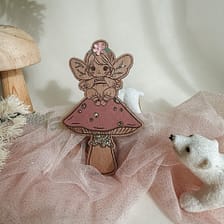 Petite fée sur son champignon
