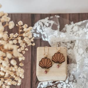 Boucles d’oreilles pendantes coquillages avec pierre