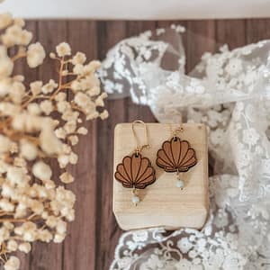 Boucles d’oreilles pendantes coquillages avec pierre