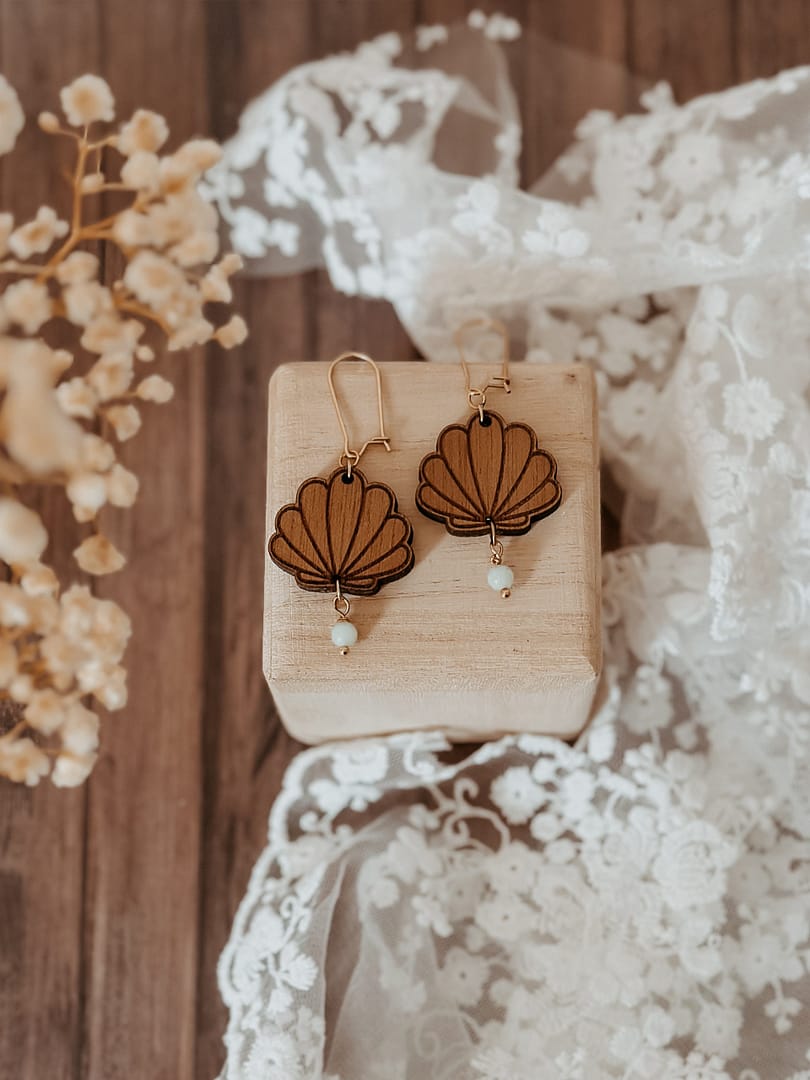 Boucles d'oreilles pendantes coquillages avec pierre – Image 5