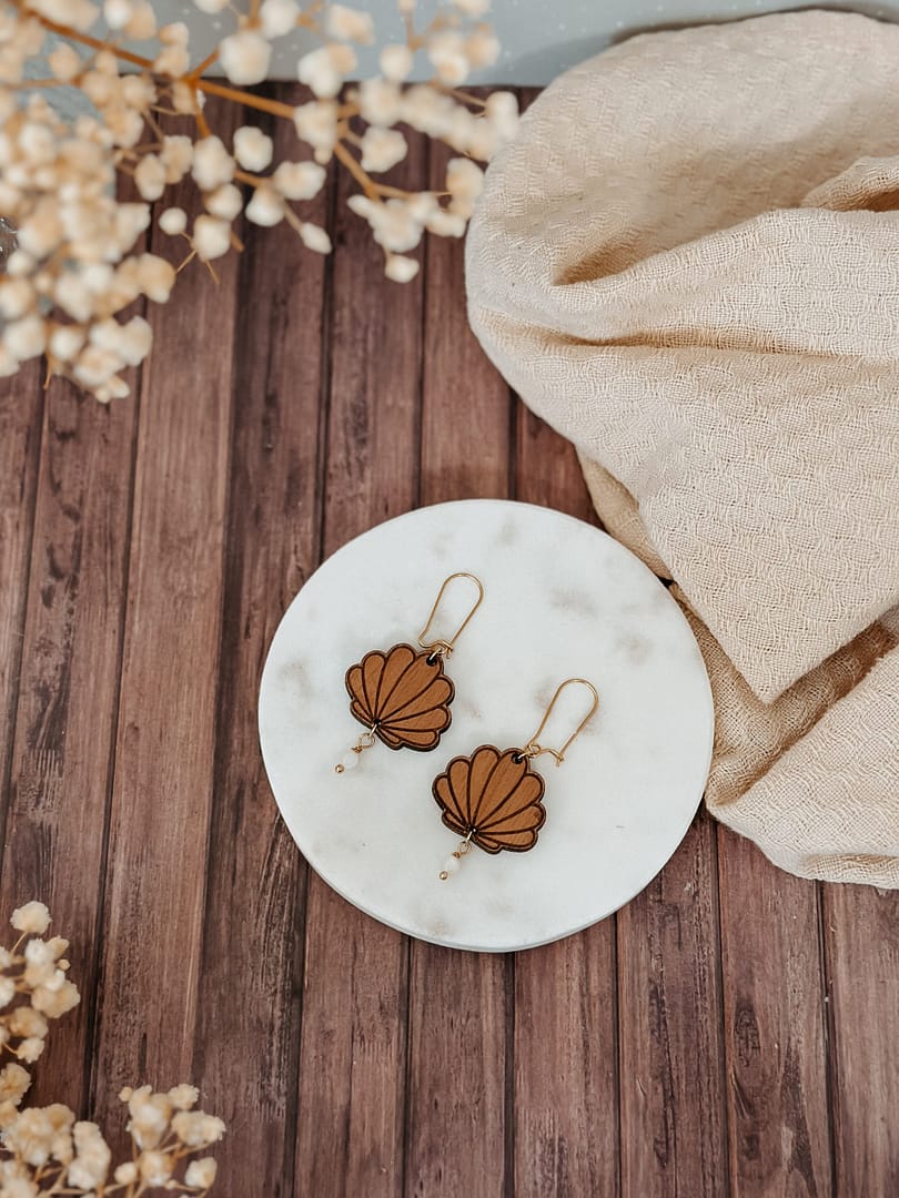 Boucles d'oreilles pendantes coquillages avec pierre – Image 7