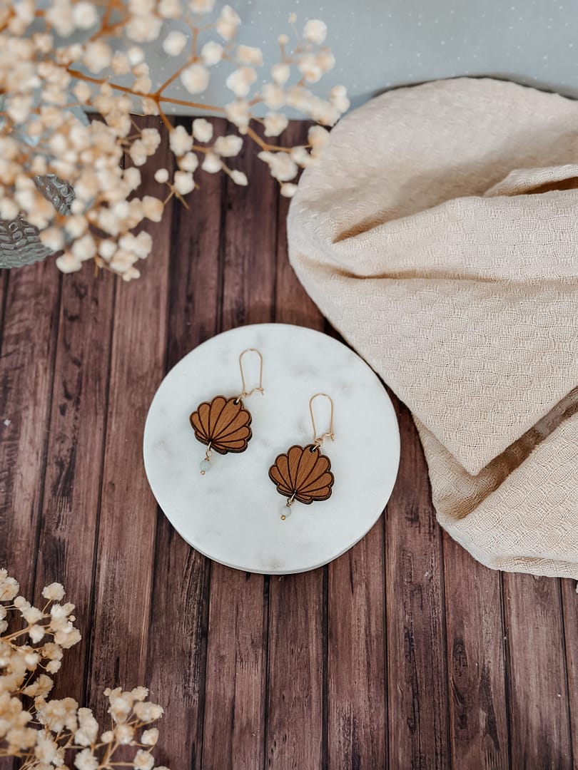 Boucles d'oreilles pendantes coquillages avec pierre – Image 8