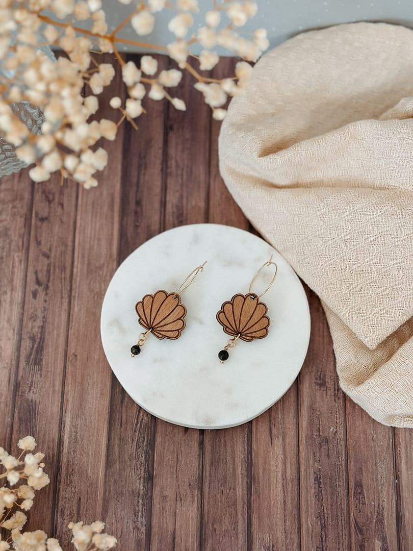 Boucles d'oreilles pendantes coquillages avec pierre – Image 10