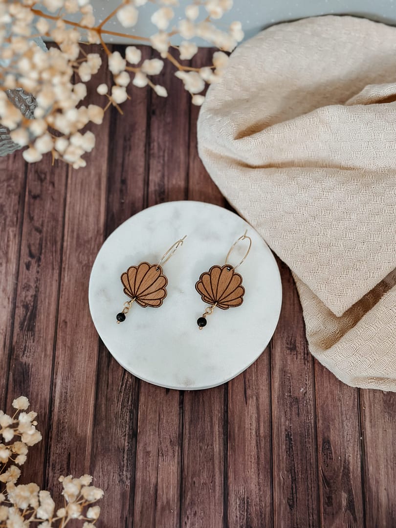 Boucles d'oreilles pendantes coquillages avec pierre – Image 9